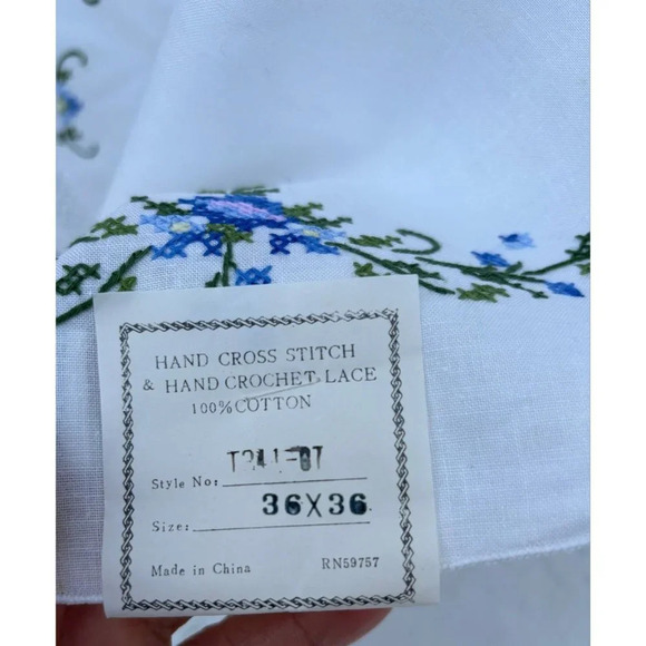 Vintage Hand Cross Stitch and Hand Crochet Lace Oval Table Mat White Size 36x36 - Picture 2 of 10